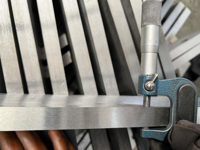 अनुकूलित हाइड्रोलिक कतरनी मशीन ब्लेड कतरनी स्टेनलेस स्टील ब्लेड काटने चाकू धातु काटने की मशीन ब्लेड 18